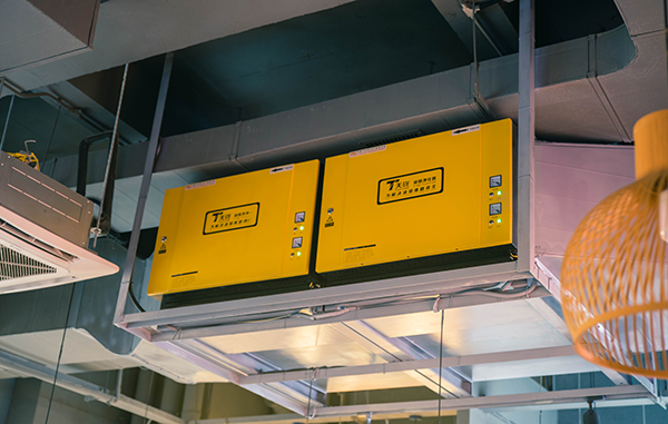 <a href=http://www.dqxhy.com/ target=_blank class=infotextkey>油煙凈化器</a>的工作原理